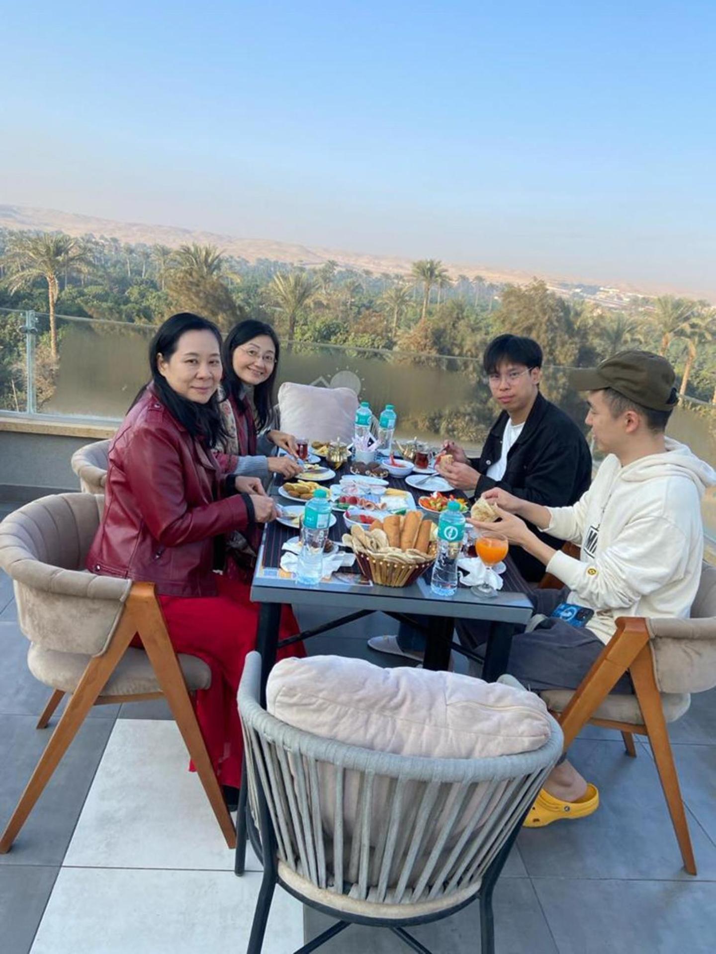 Pyramids Sunrise מלון 4*