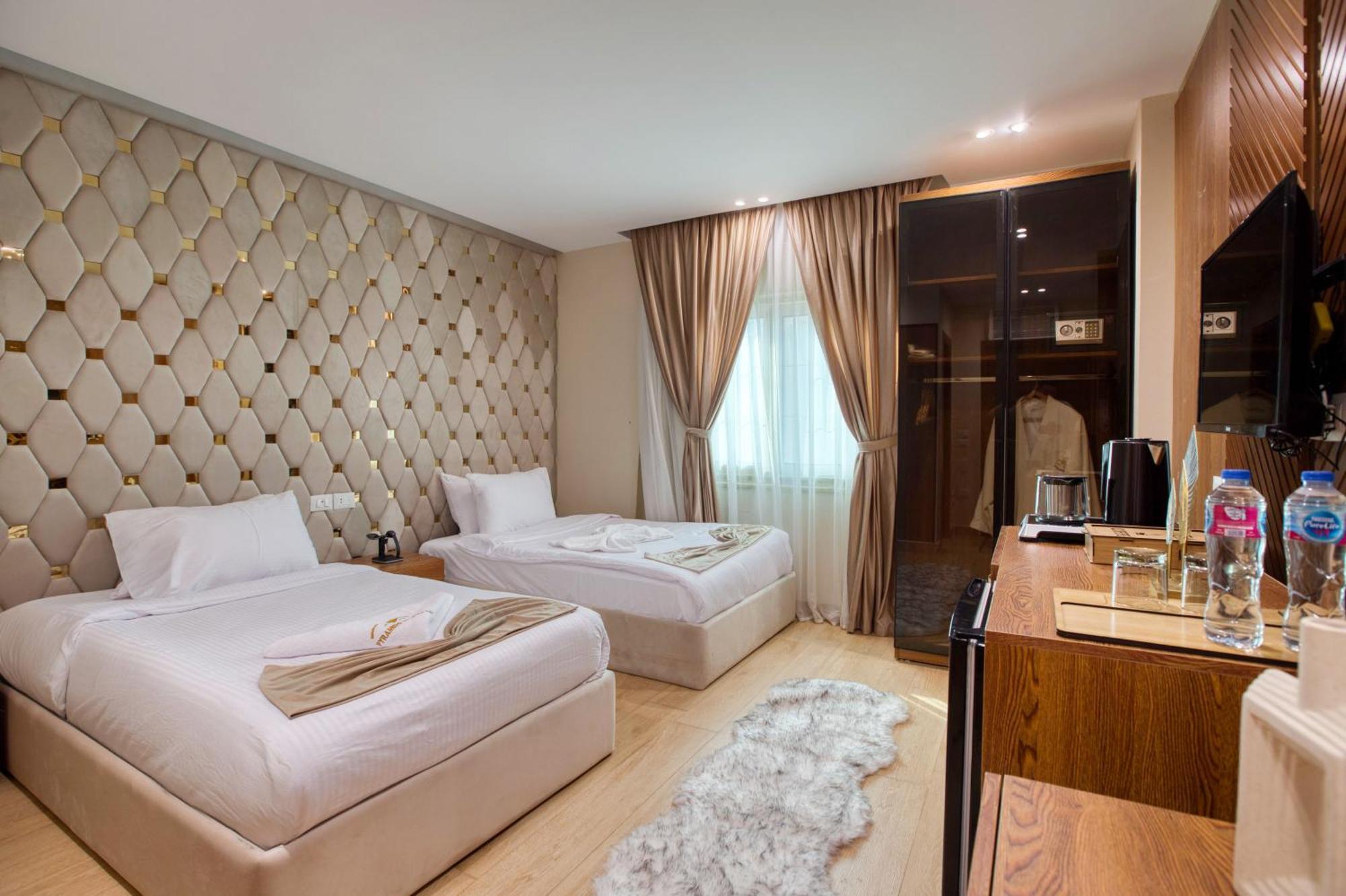 Pyramids Sunrise 4*
