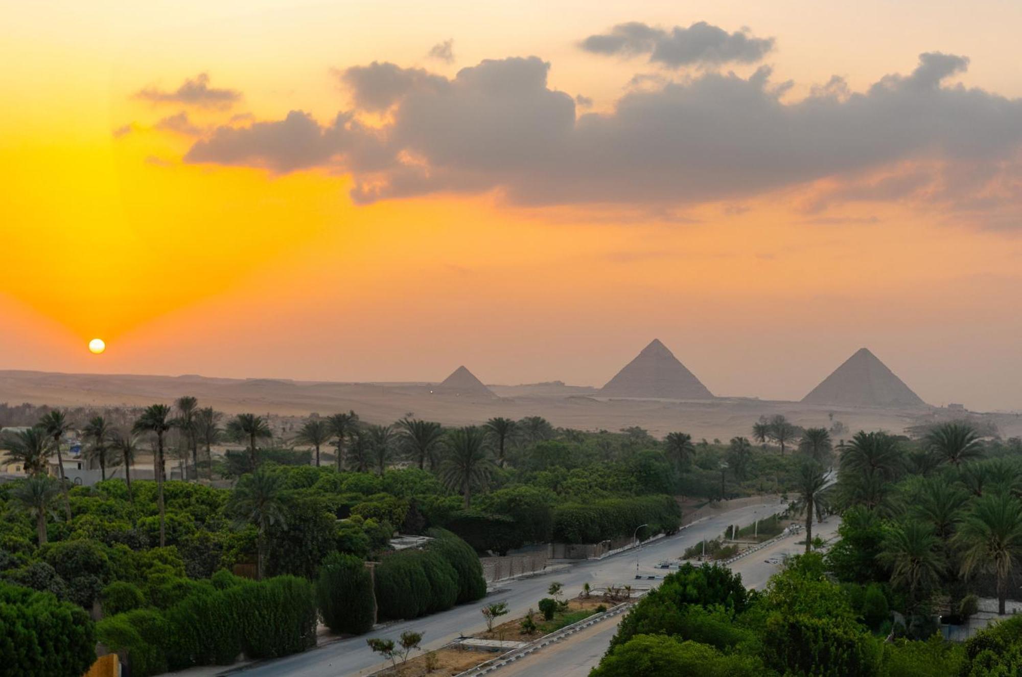 Pyramids Sunrise 4*