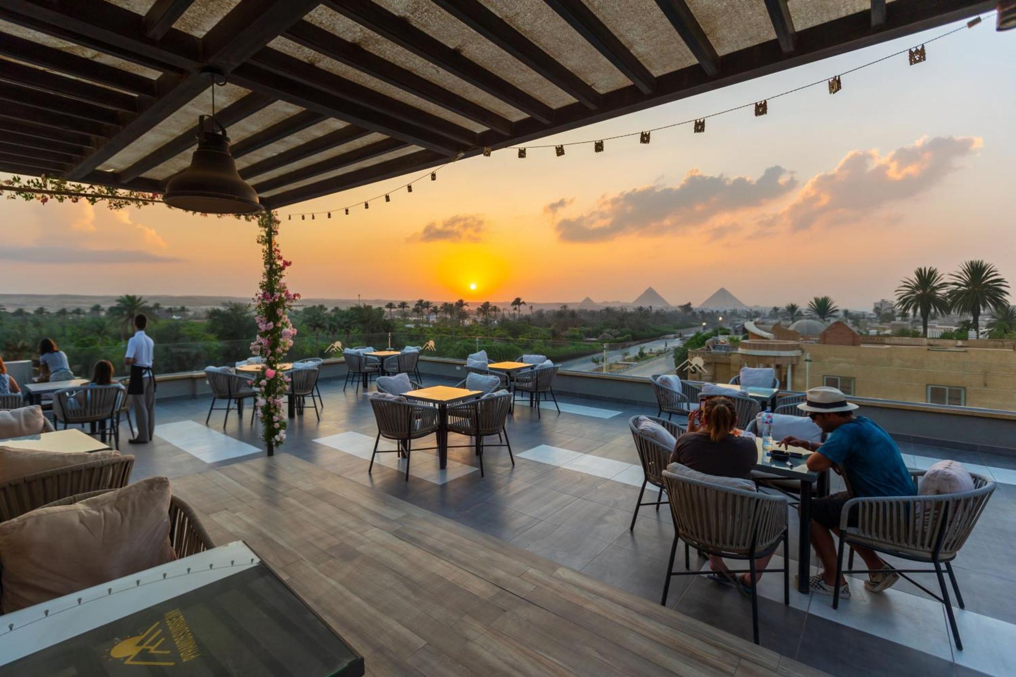 Pyramids Sunrise 4*